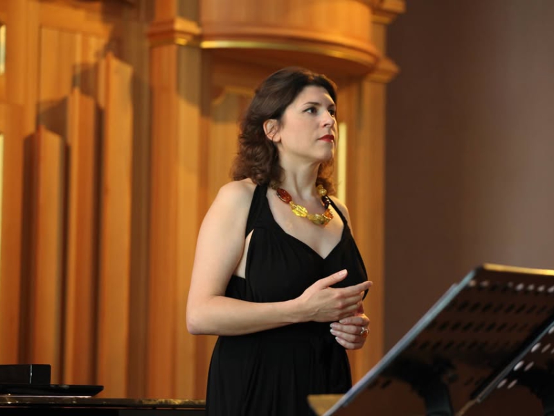 Nadja Kristi, Sopran.