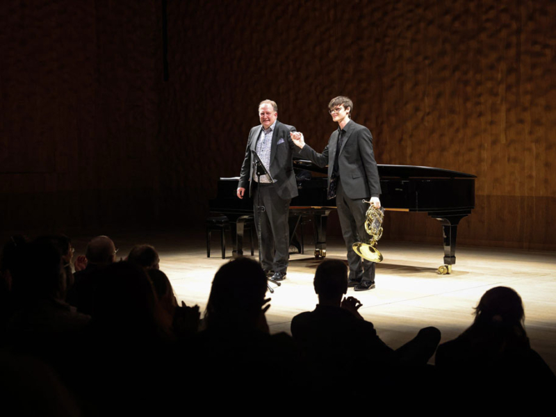 David Robert Coleman mit Brendan Connellan (Horn)